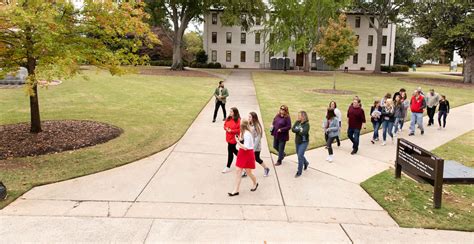 Campus tours .